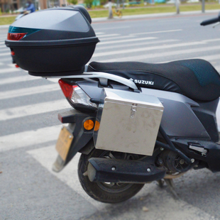 适用铃木UY125不锈钢边箱踏板摩托车改装侧箱工具箱边包后备箱