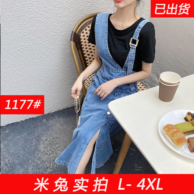 胖mm牛仔连衣裙女2021早春新款设计感背带裙子洋气减龄套装