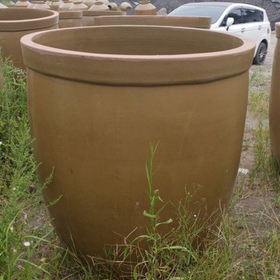 老旧陶瓷水缸图片