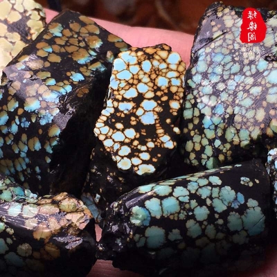 湖北竹山原矿高瓷蓝绿松石原石毛料网花乌兰花散珠圆珠雕刻料矿区