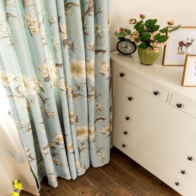 窗帘花朵蓝色图片