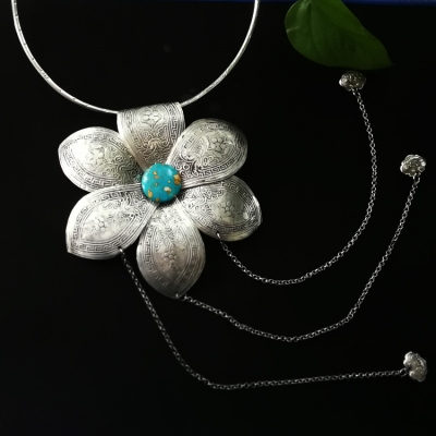 银饰花朵吊坠大图片