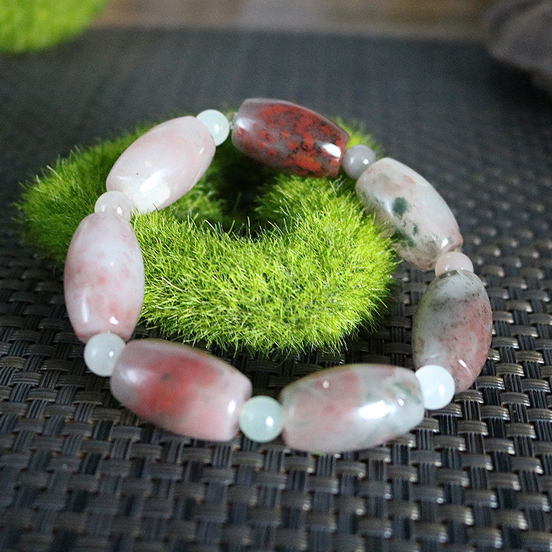 孤品鸡血玉手链,玉化飘红,血色天然,喜庆吉祥!