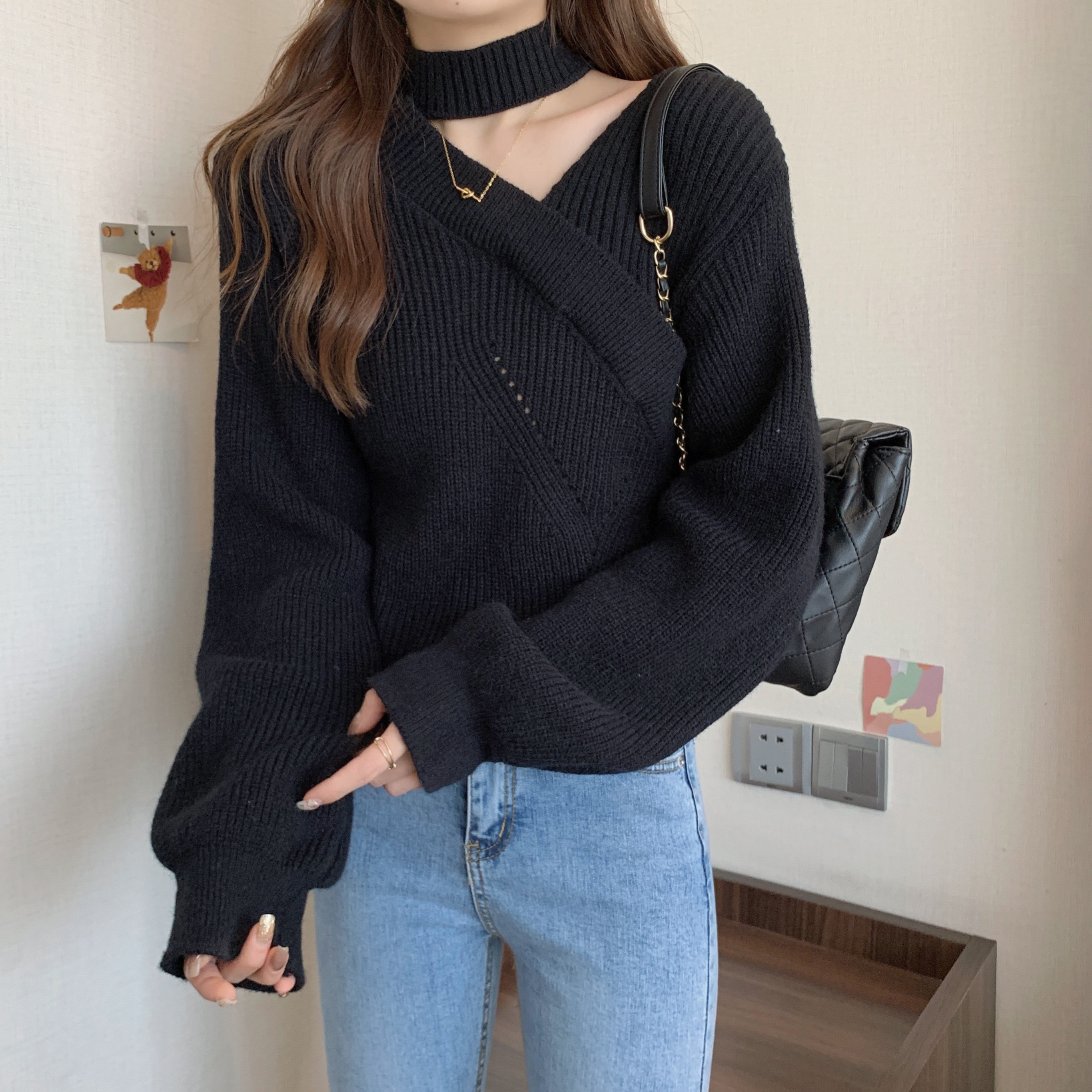 不规则挂脖红色毛衣女设计感小众秋冬季宽松灯笼袖慵懒软糯针织衫