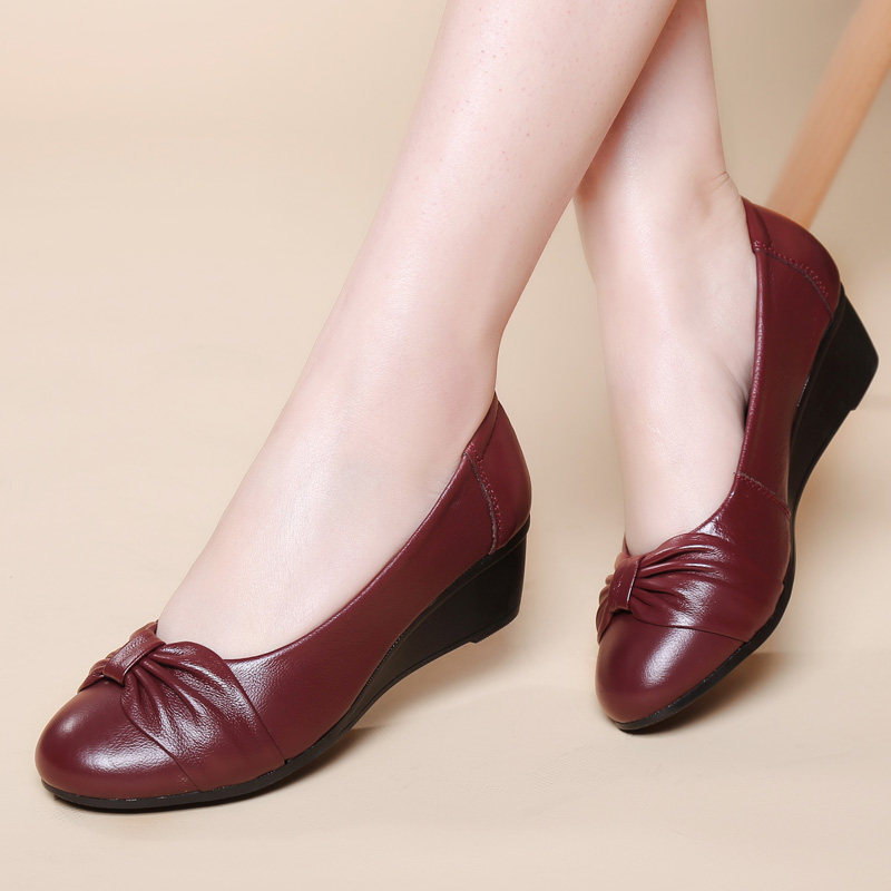 单鞋女春季真皮软底妈妈鞋春秋款中老年皮鞋女中跟蝴蝶结大码鞋子