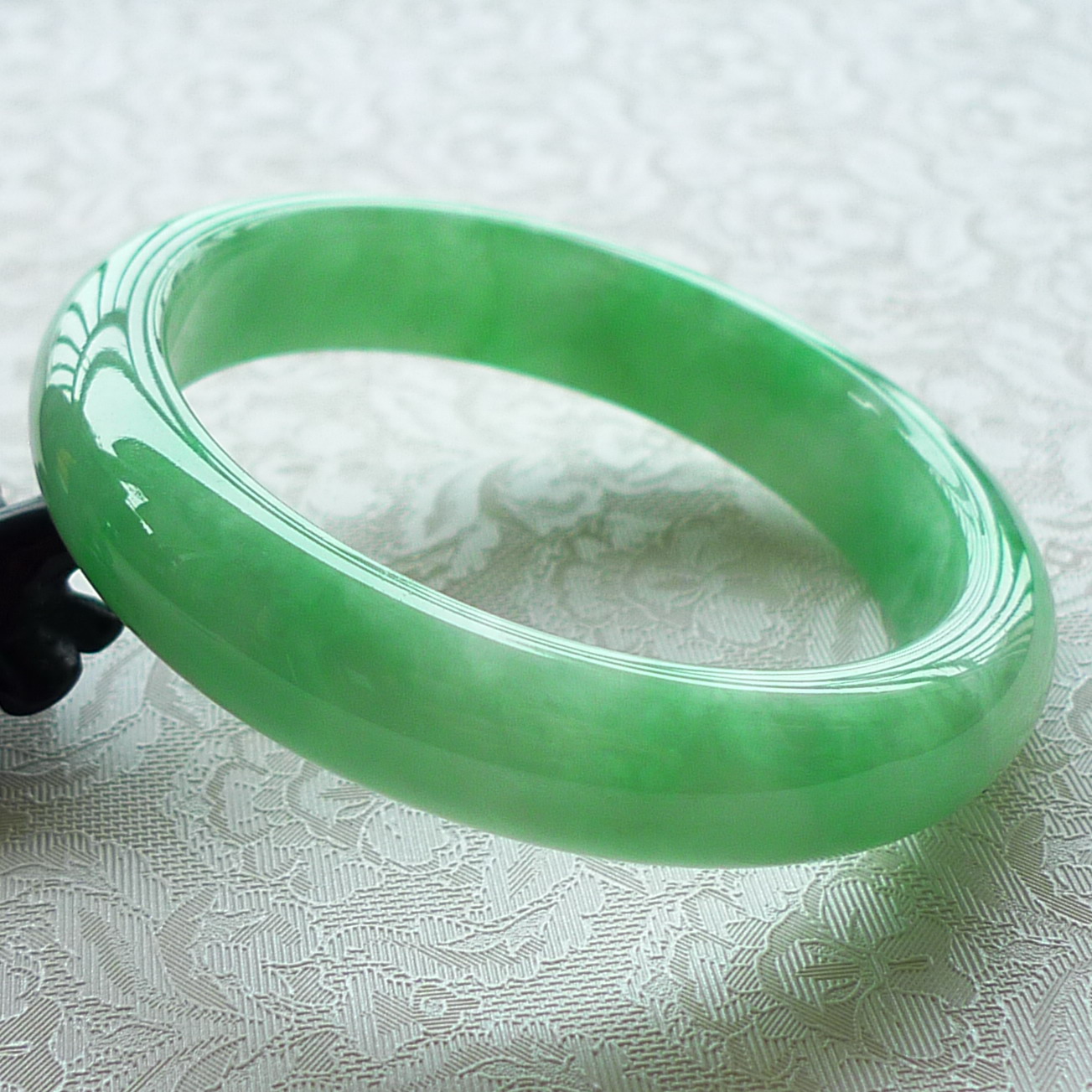 精品缅甸a货翡翠阳绿水润手镯 (圈口54.14mm) 53.41克