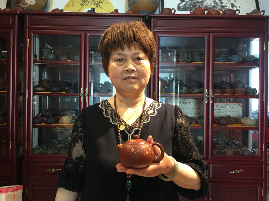 助理工艺美术师 魏顺妹 优质大红袍《西施》