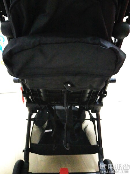 kiddopotamus婴儿车整车就看上去很漂亮,靠近观察更经得起看细节,做工