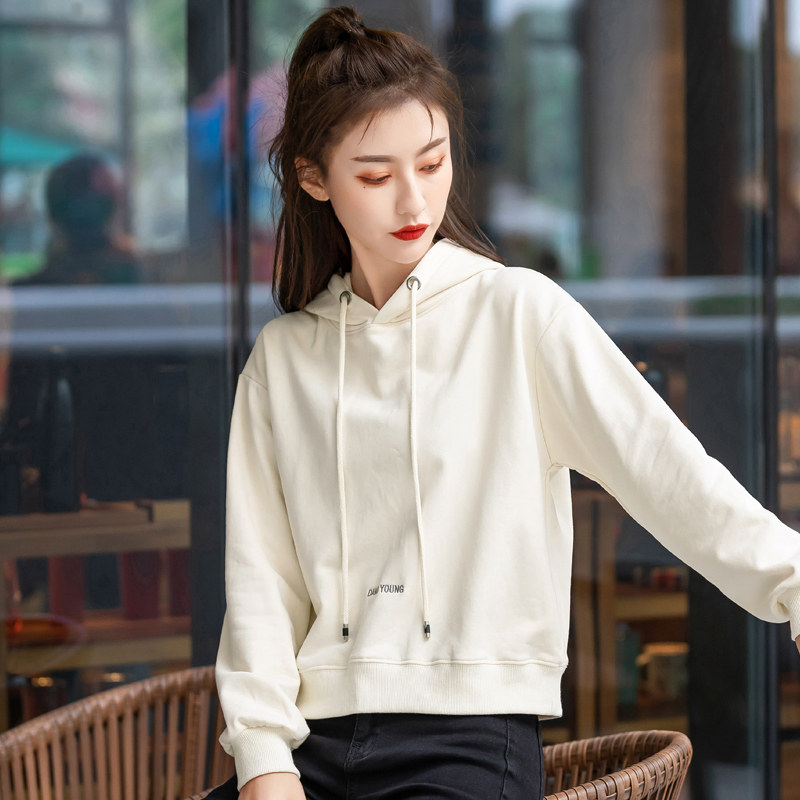 短款卫衣女春秋薄款2022年新款流行米白色洋气小个子连帽上衣外套