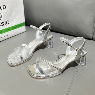丹行道一字带水晶粗跟透明凉鞋女2024年夏季新款仙女风银色高跟鞋