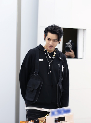 fourtry吴亦凡潮流合伙人情人节限定款联名卫衣帽衫