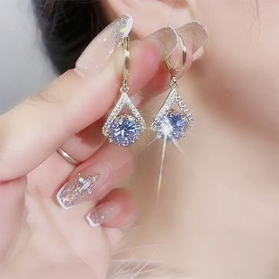 韩国小众设计感时尚超闪锆石几何耳环高级感轻奢精致小耳扣耳饰女