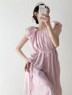法式天丝无袖连衣裙女夏系带褶皱设计感度假粉色小飞袖气质长裙子