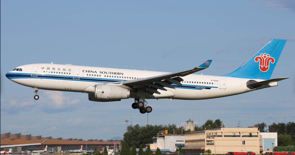 预售:1:400 中国南方航空 a330-200 b-6058 客机模型 av4099 合金