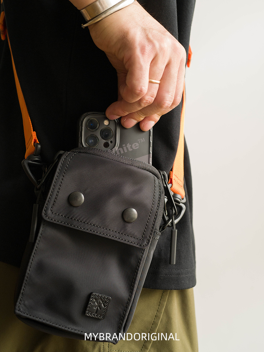 埋不烂 多功能登山扣挂包潮黑色手腕手拿包腰包竖款手机包q4024