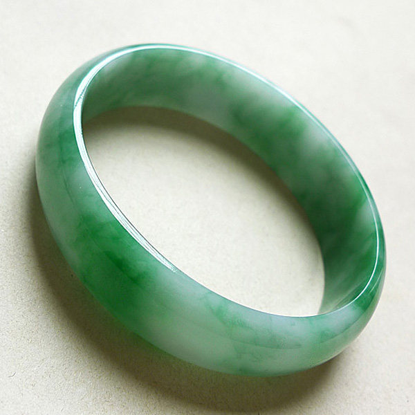 金龙玉凤 芙蓉种翠色宽边56mm贵妃翡翠手镯 44.39g