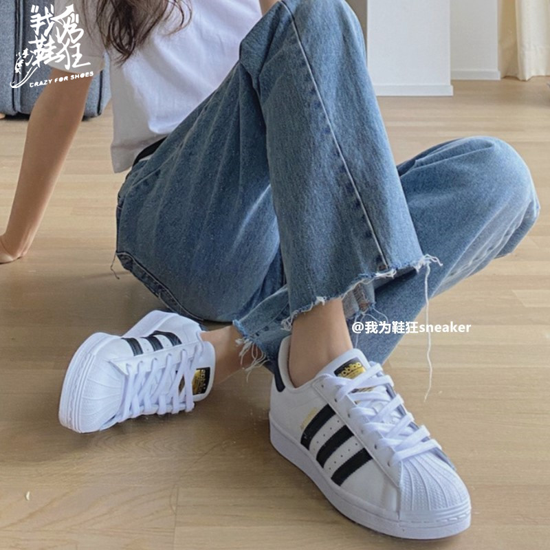阿迪达斯鞋女小白鞋