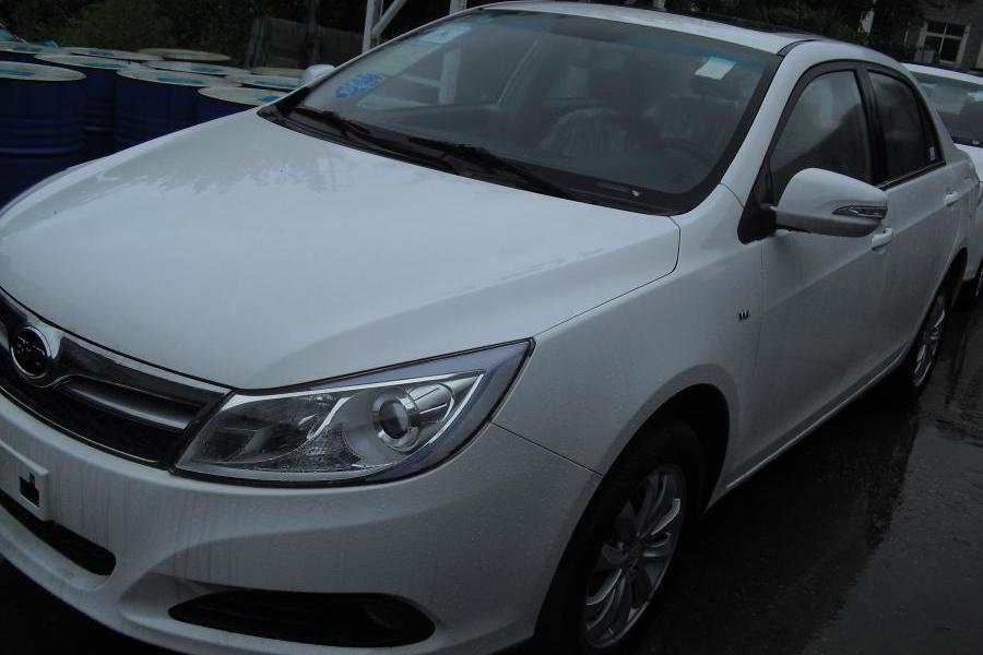 【第二次拍卖】比亚迪速锐轿车(qcj7150w)新车