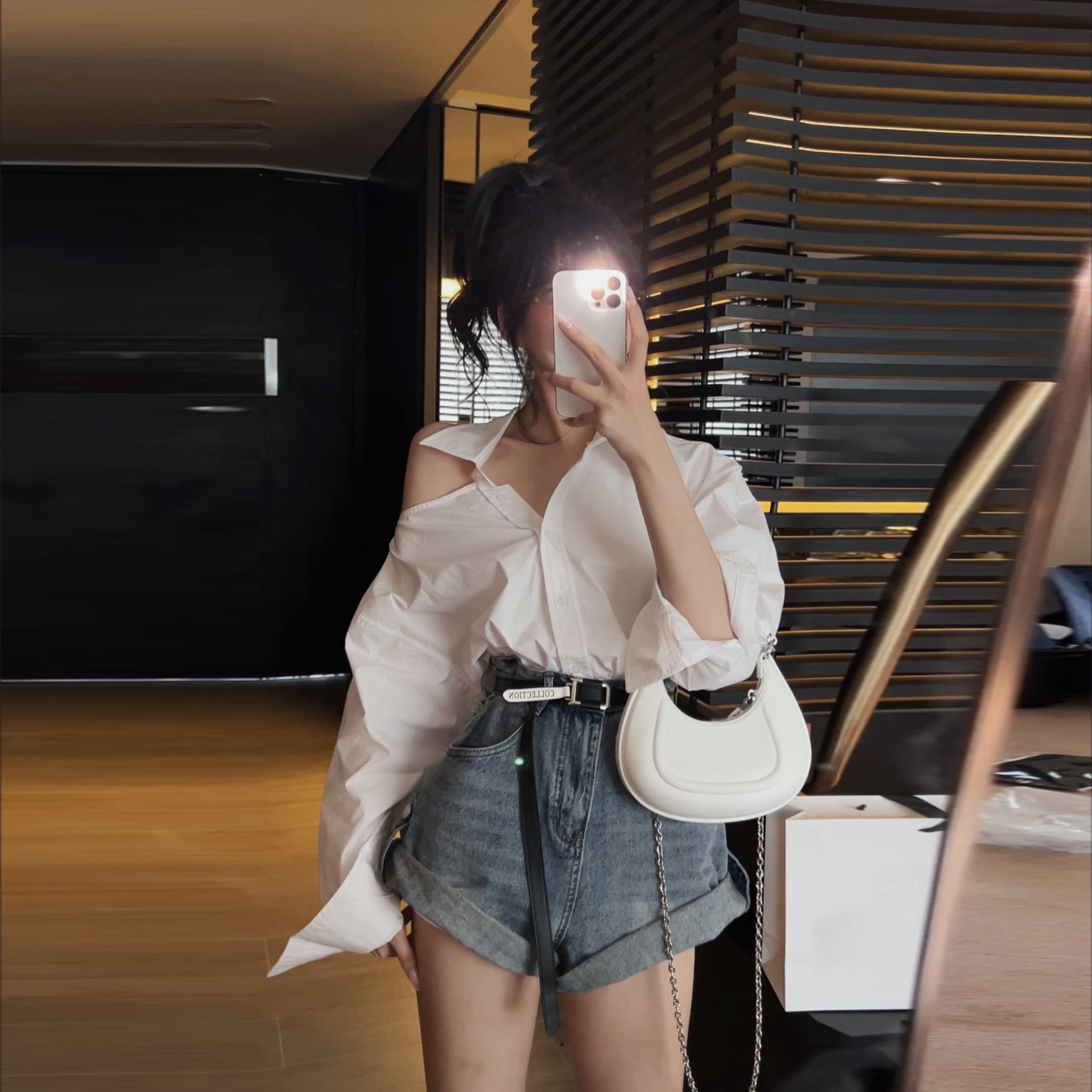 in mimiface 白色性感露肩衬衫女夏季新款设计感宽松衬衣长袖上衣