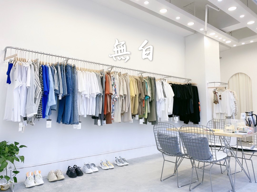 店上墙展示架简约现代北欧风墙上壁挂陈列架服装展示架银色 - 封面