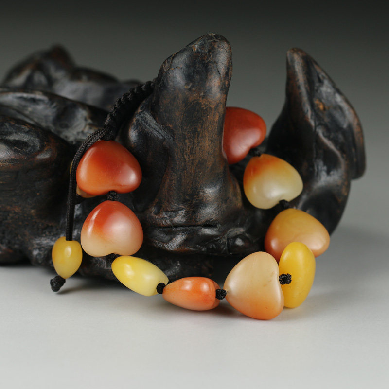 寿山老性巧色芙蓉石 精雕心心相印手链 - 拍卖