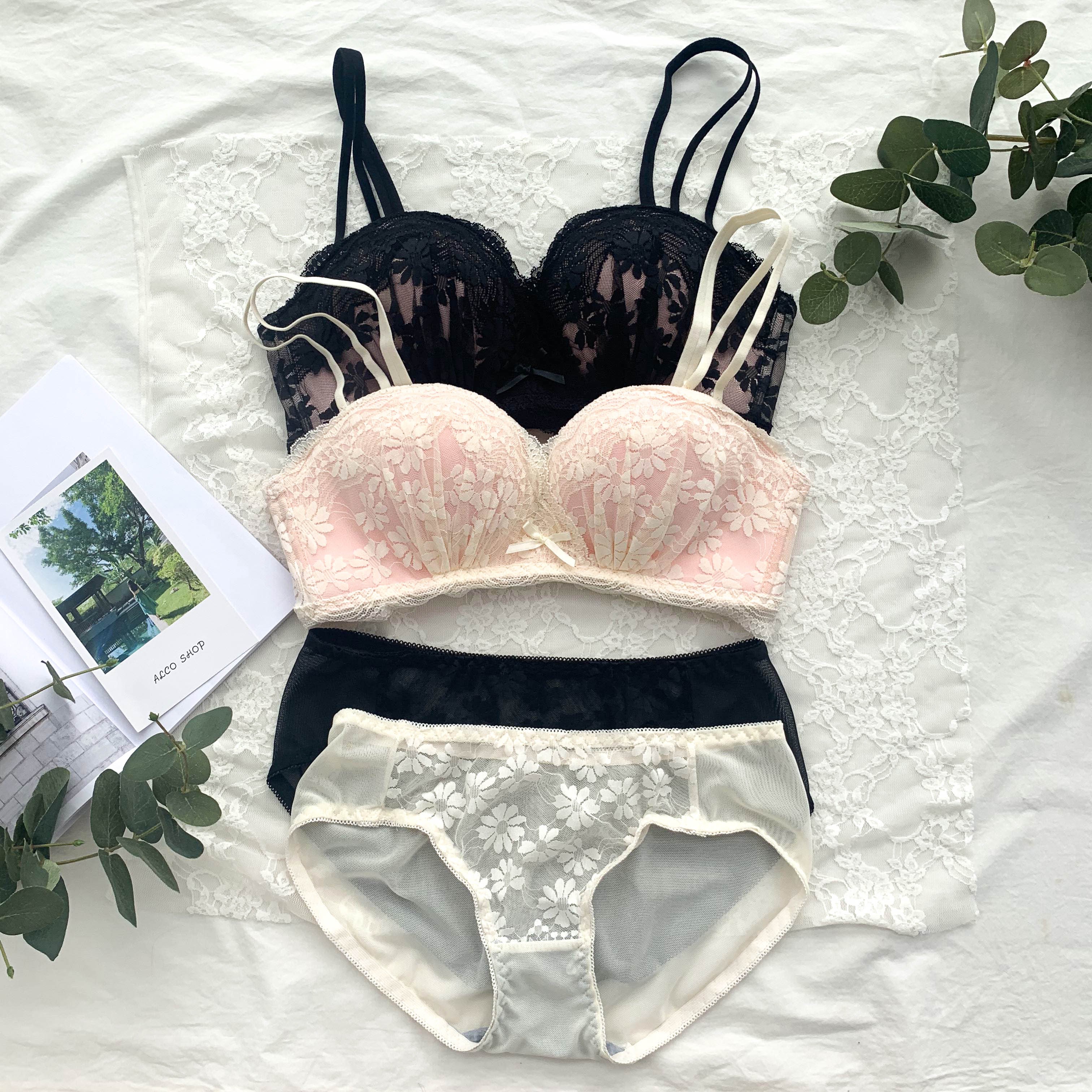 在逃公主肩带手掌聚拢蕾丝文胸钢圈收副乳防文胸套装