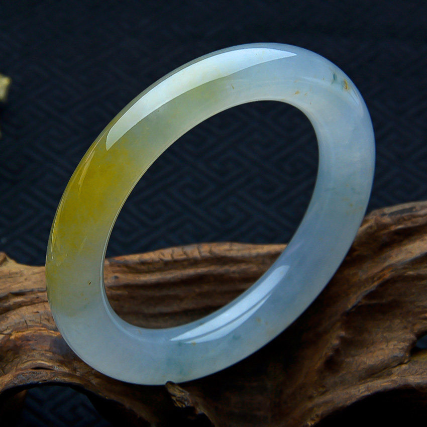 q1601冰种黄翡飘花圆条翡翠手镯 内径:57.7mm 82.0克