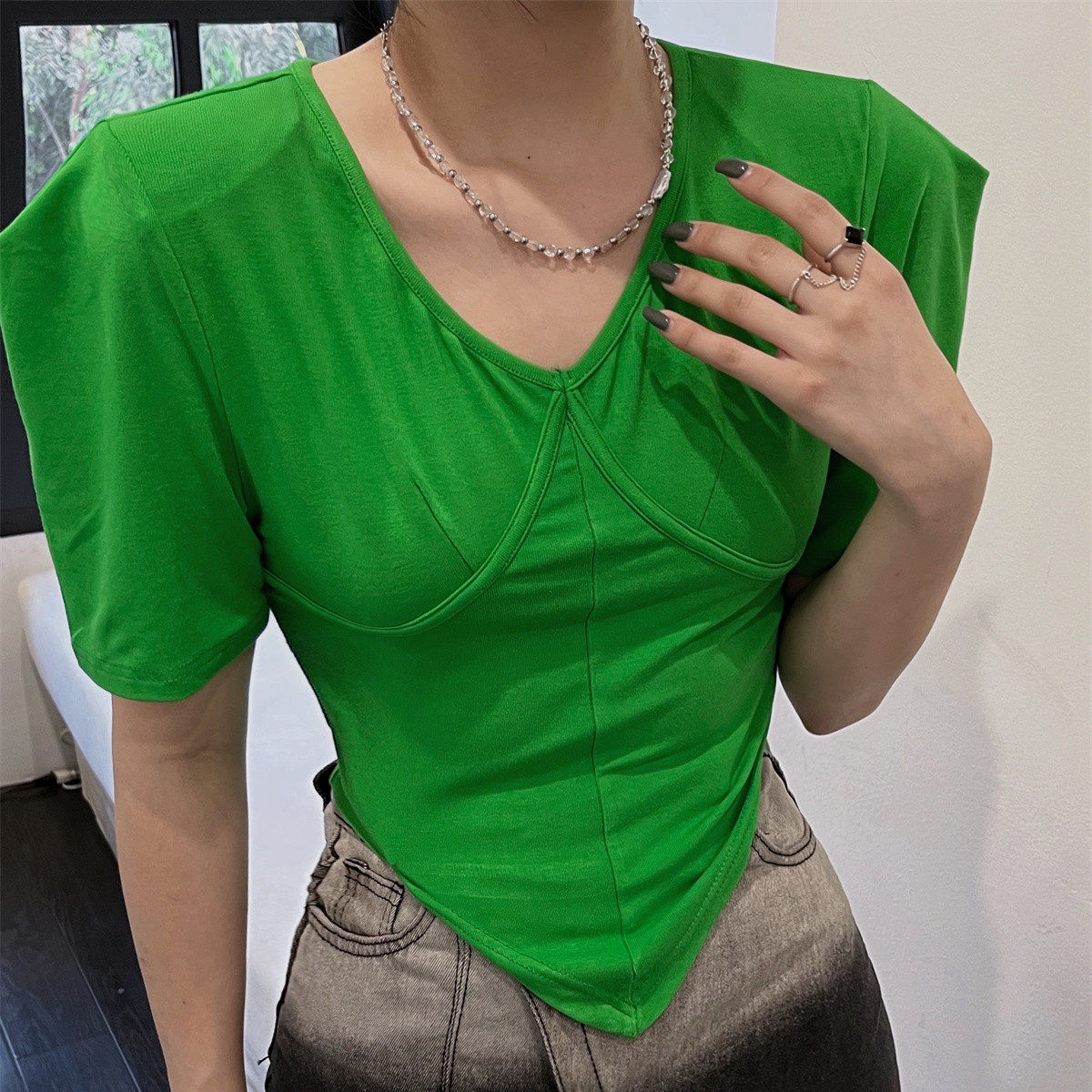 booming夏季新款韩版修身显瘦v领设计感泡泡袖短袖t恤女垫肩上衣