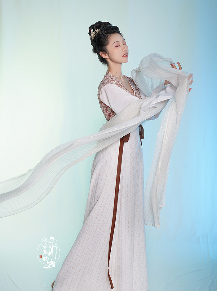 现货大唐西域初唐坦领传统汉服八破敦煌壁画民族服装