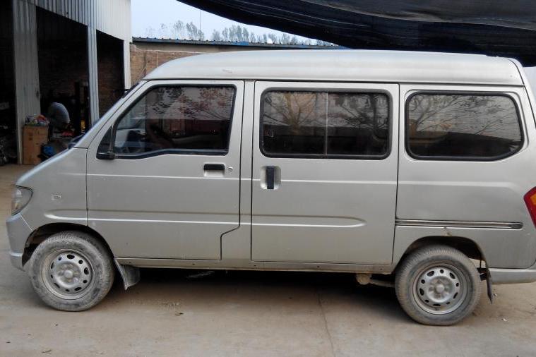 【第一次拍卖】关于拍卖五菱牌lzw6376nf小型普通客车一辆