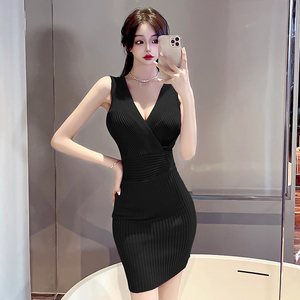 Cross celebrity sleeveless sexy deep V-neck slim knit buttock dress