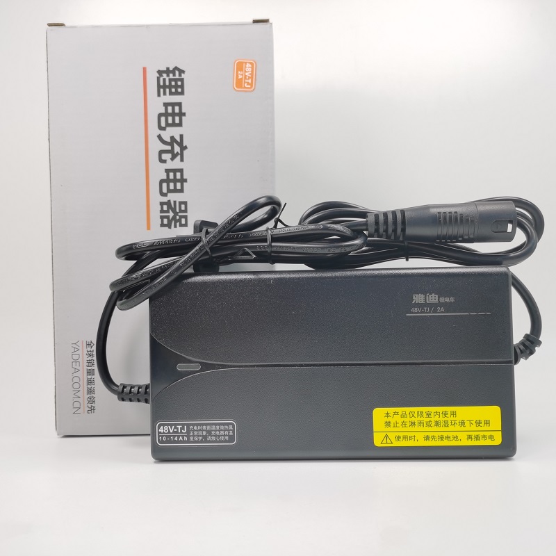 原装正品 雅迪电动车锂电充电器48V2A卡农头DC适合54.6V3A48V20品