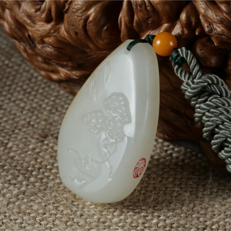 56海派玉雕大师张良作品 和田籽料 山水20克