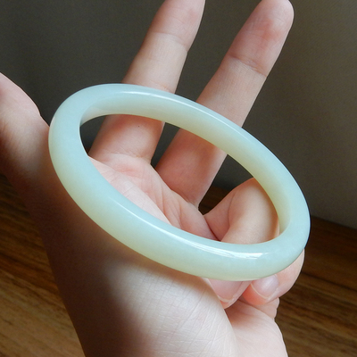 俄罗斯59mm纯天然和田手镯317克俄料白玉翠青细条女士镯子手饰