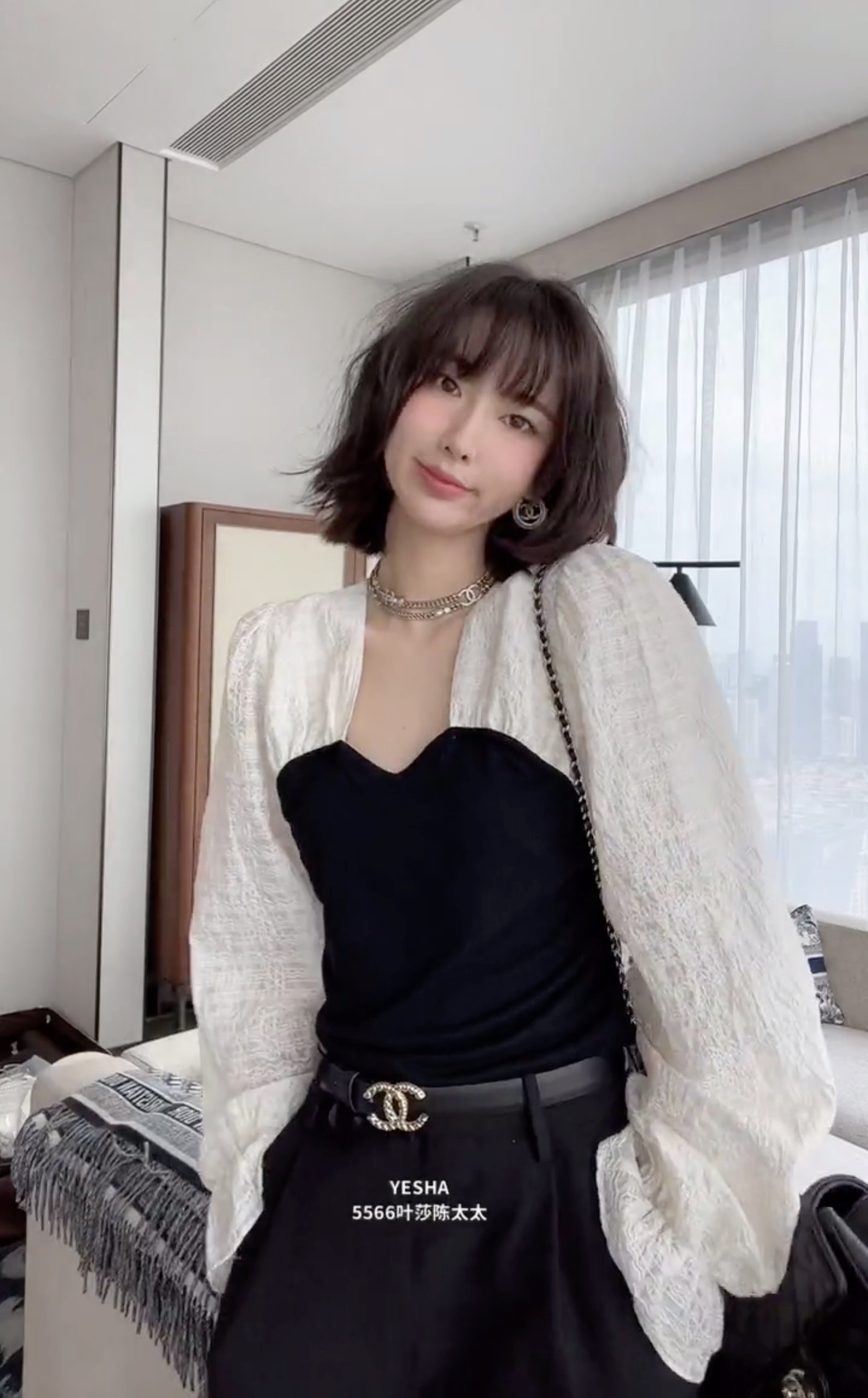 5566叶莎欧洲站2022春夏新款陈太太宫廷风蓬蓬袖上衣拼接蕾丝衬衫