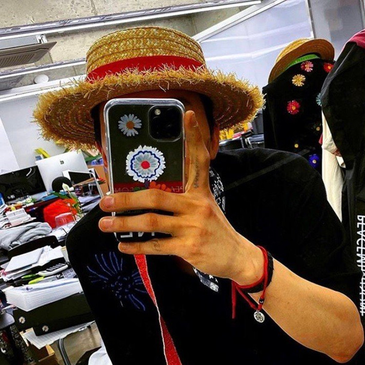 gd权志龙ins同款银色笑脸小雏菊金属红绳男女手链潮搭手绳饰品