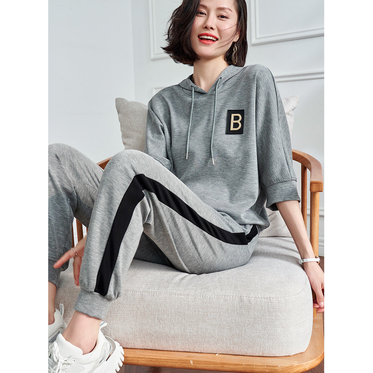 sofa休闲运动风套装女2021春季新款宽松连帽卫衣撞色束脚裤两件套