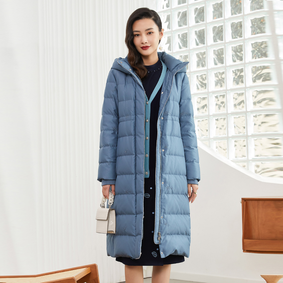 歌蒂诗2021年秋冬专柜新款中长款90白鸭绒连帽女羽绒服1b42y3519