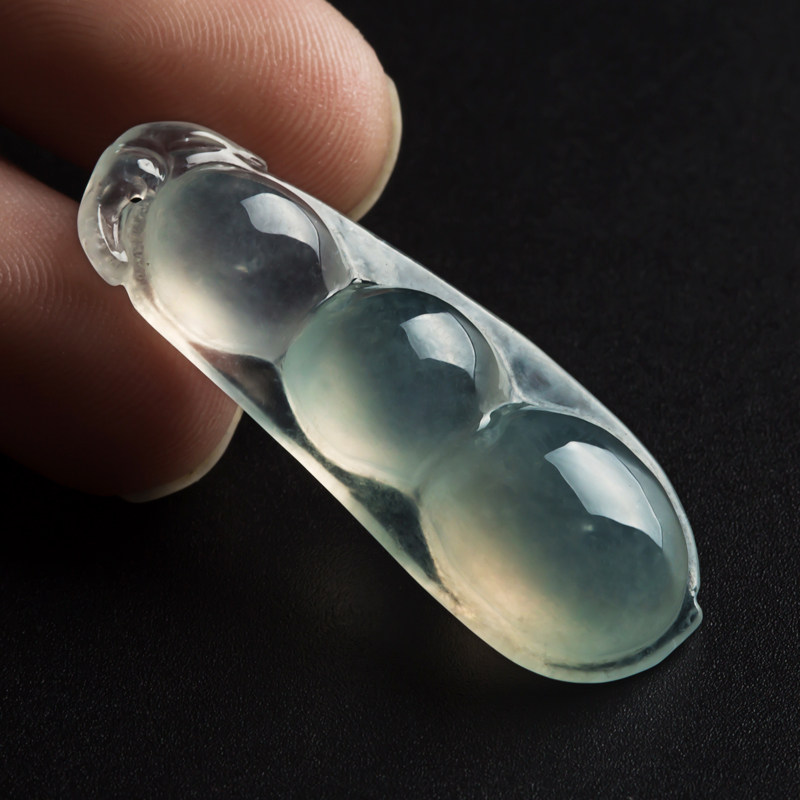 天然翡翠冰种起莹四季平安豆6.89克