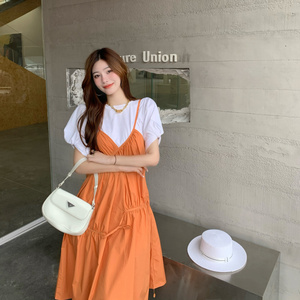 2021 summer simple solid color short sleeve T-shirt + loose casual meat covered suspender skirt suit