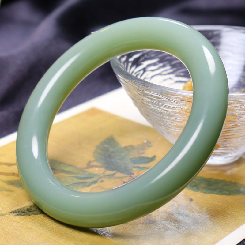 和田玉手镯女士款玉镯新疆天然碧玉鸭蛋青手饰送老婆玉石镯子56mm