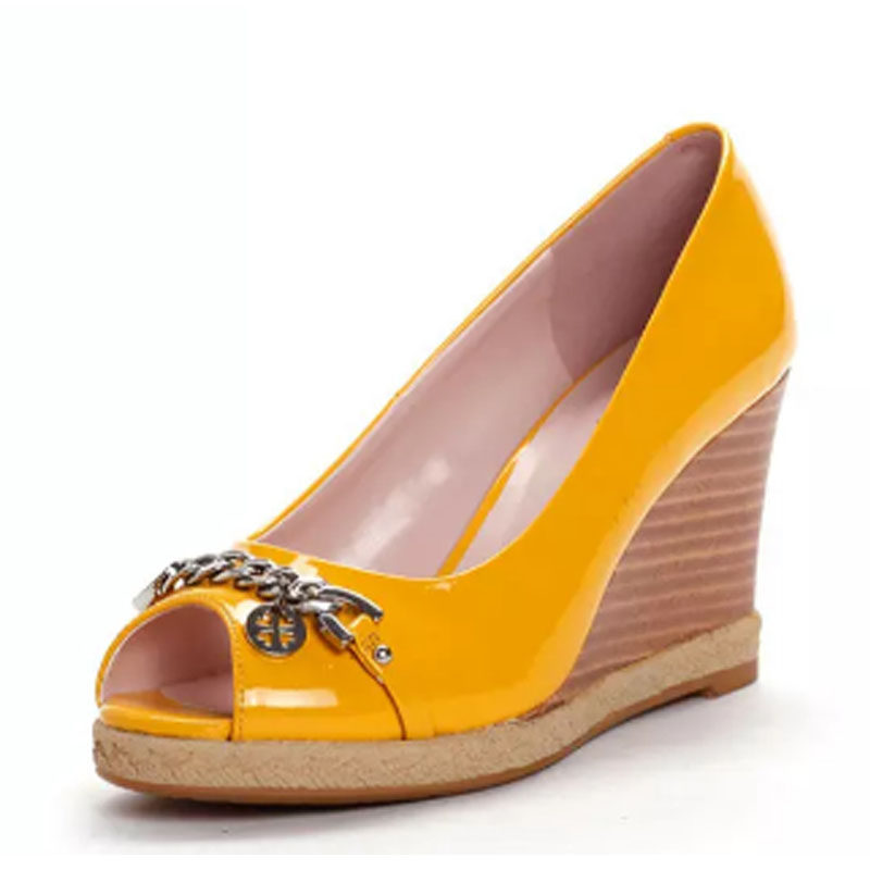 達芙妮旗下SHOEBOX/鞋櫃春季鏈條裝飾魚嘴坡跟女單鞋 1113202218