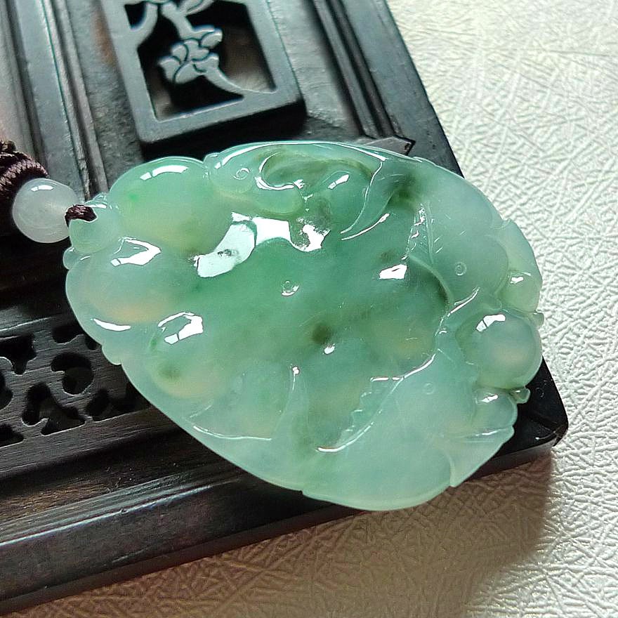 缅甸a货翡翠冰糯种飘花荷叶鱼吊坠7.97克