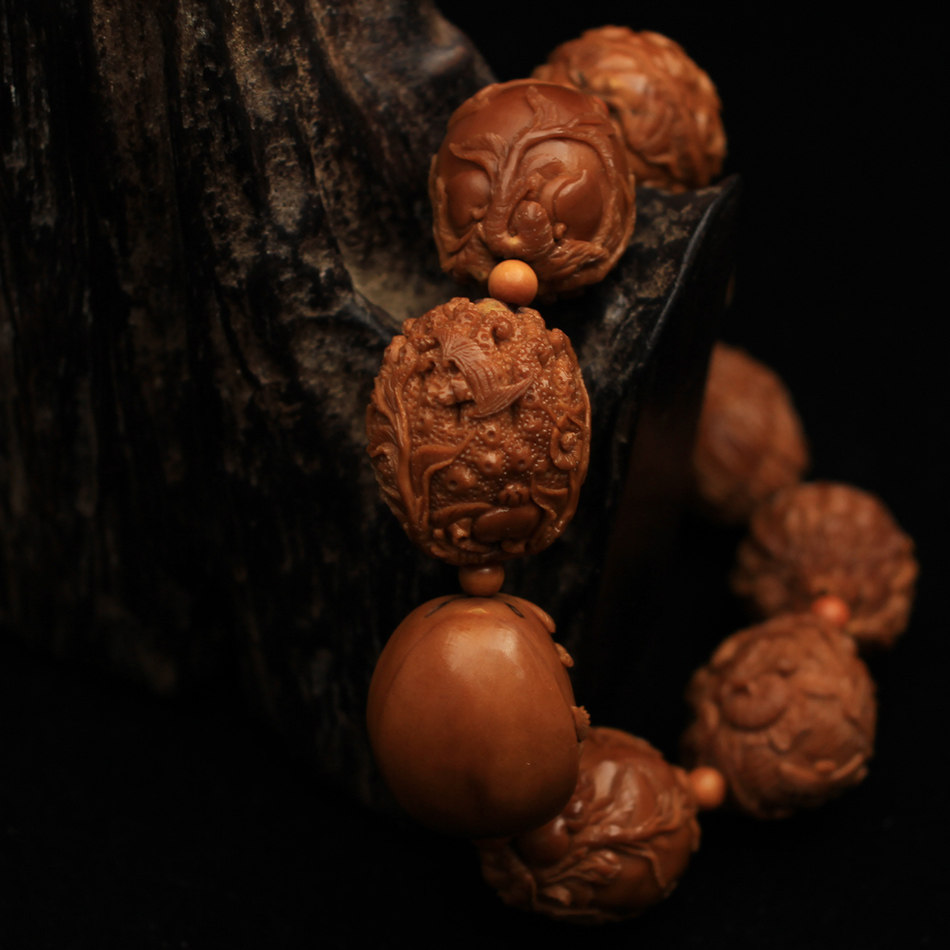 0*2.2cm苏工核雕《水果八宝》