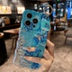 适用苹果系列iPhone16网红手机壳15promax扭扭边小众蓝光腕带小清新海滩蝴蝶防摔15/14/13/12透气新款保护套