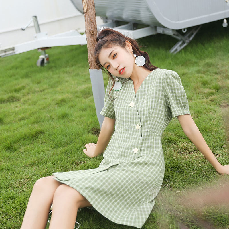 法国小众牛油果绿格子连衣裙女夏2019新款小个子v领超仙流行裙子
