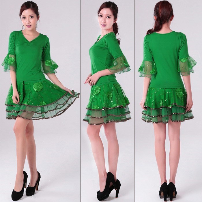广场舞服装新款套装春夏跳舞蹈衣服套裙立体花裙女式新裙子广场服在类目 女装/女士精品, 唐装/民族服装/舞台服装, 民族服装/舞台装中 - 来自Buy2taobao.com提供专业的淘宝代购服务