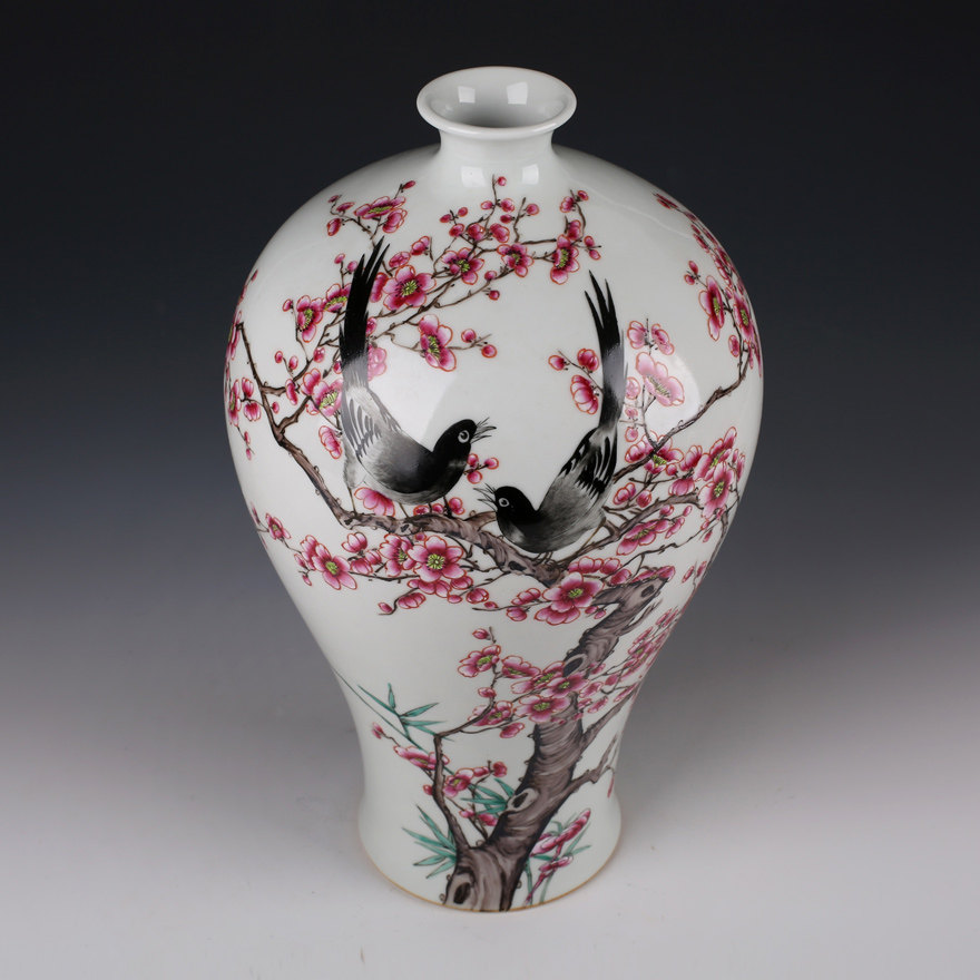 江西省高级陶瓷美术师 朱金明 粉彩喜鹊梅花梅瓶