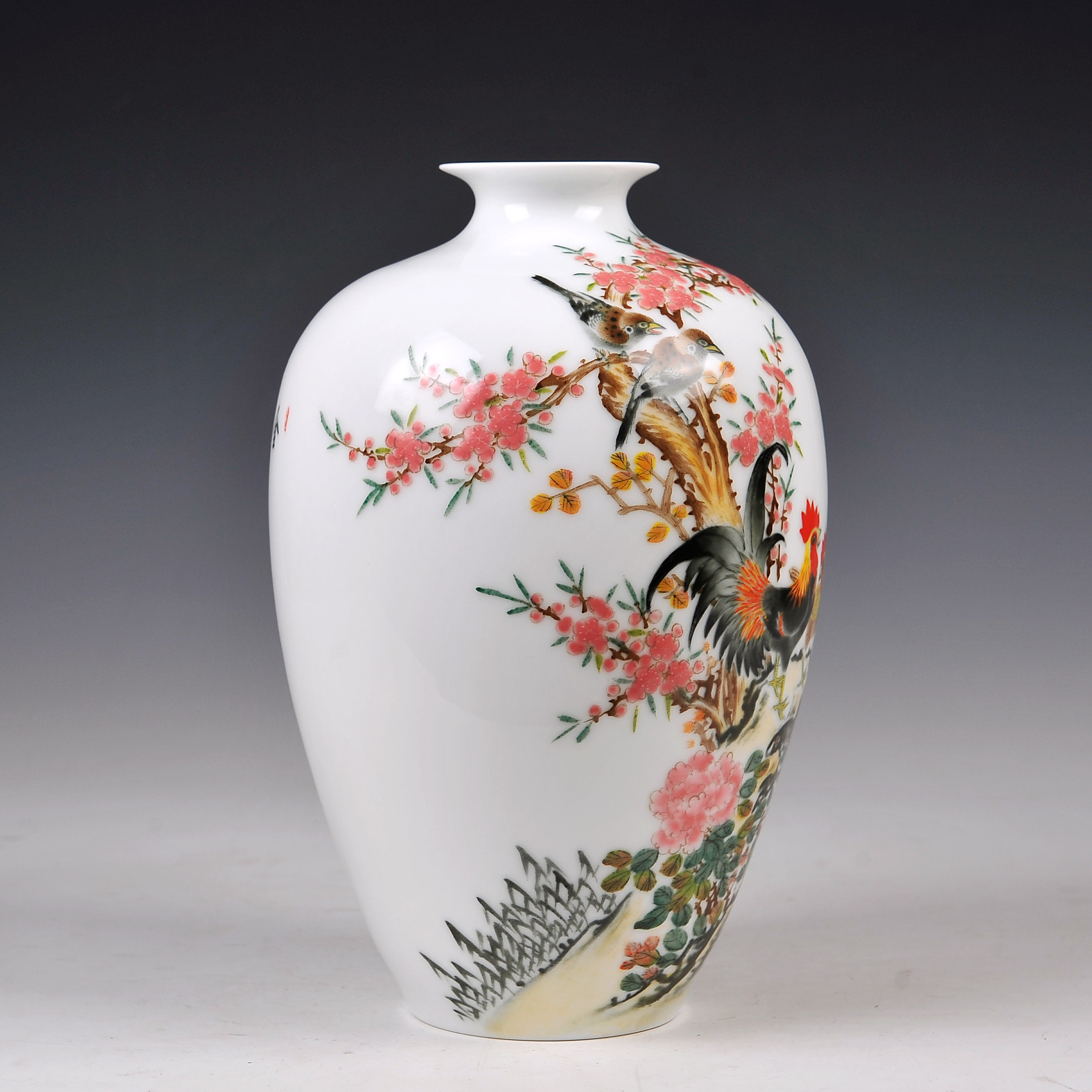 轻工部69年官窑瓷 釉中彩金鸡报喜瓶