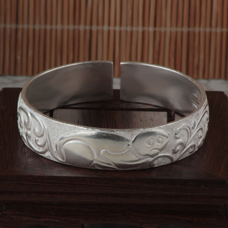 联合国工艺大师 寸发标亲制 吉祥猴 银手镯63克 金银器收藏级